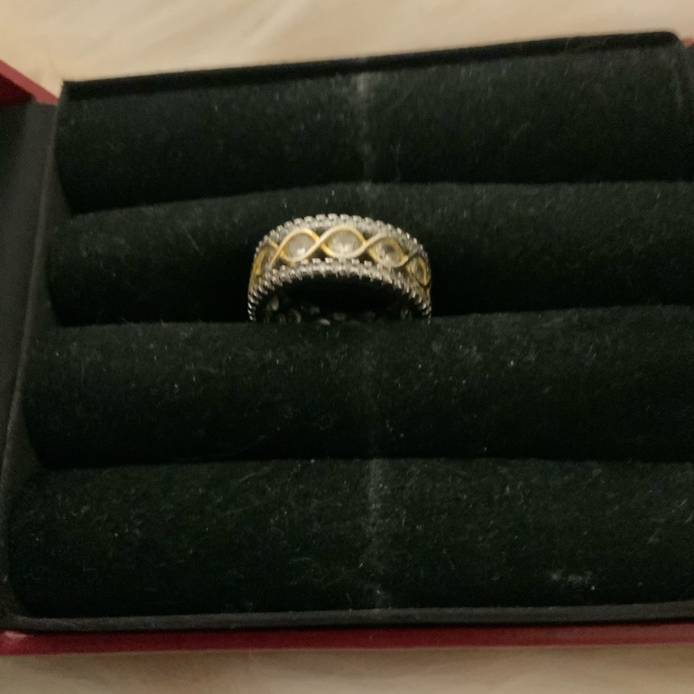 Elegant Gold and Silver Women's Ring